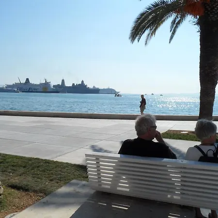 룸 레온 홈스테이