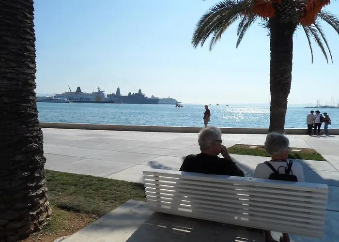 Leon Ostanak kod kuće